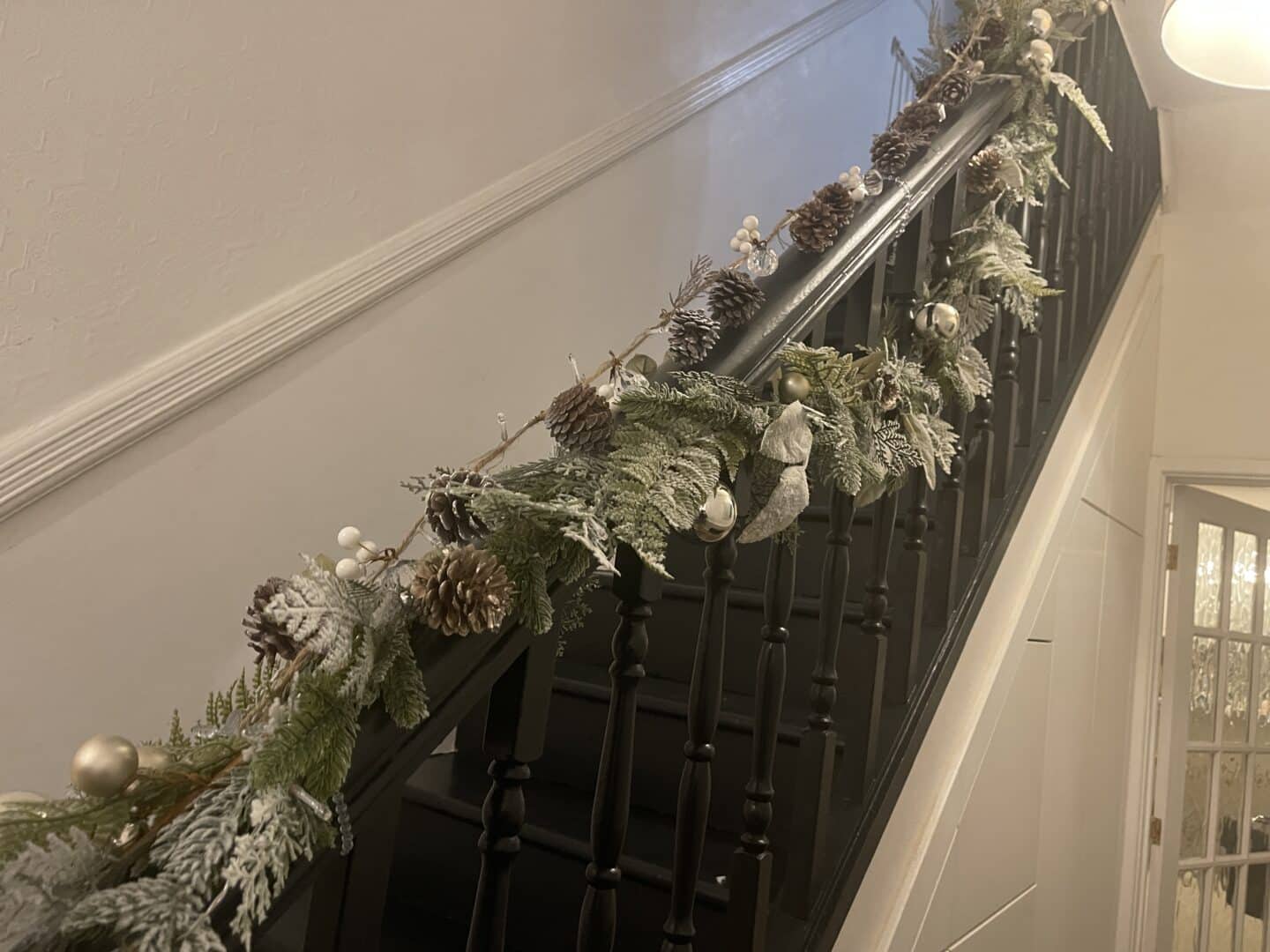 How To Make A Christmas Garland For Stairs and Mantlepiece