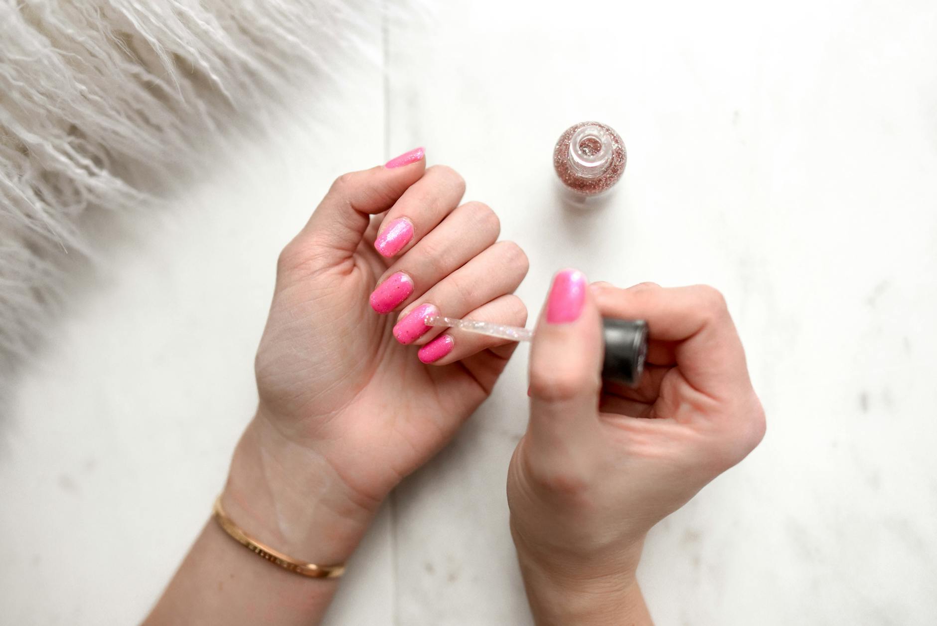 woman's pink manicure