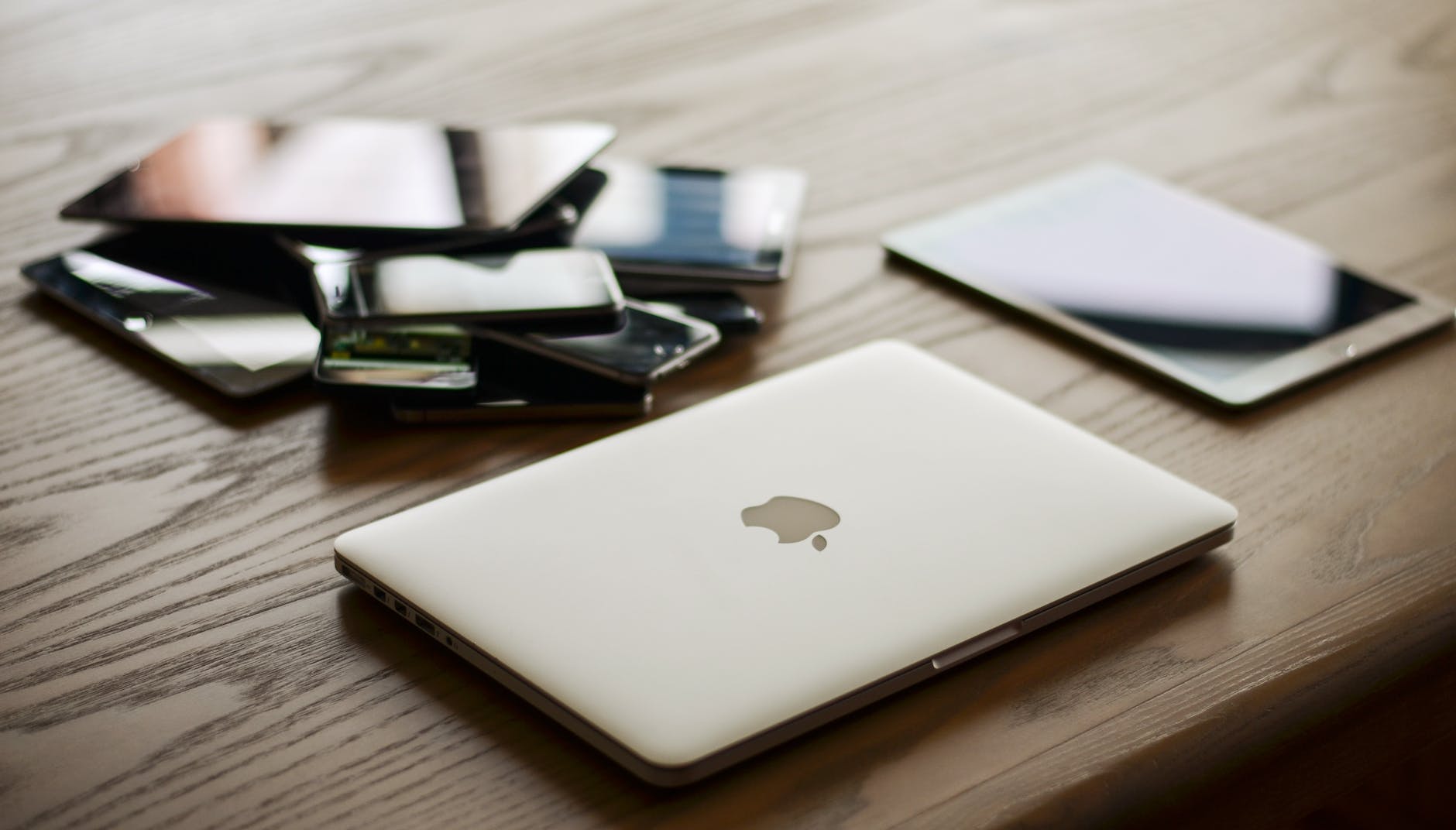 macbook and ipad on desk